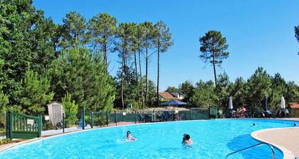 Colorful Holiday Home With Dishwasher in the Landes