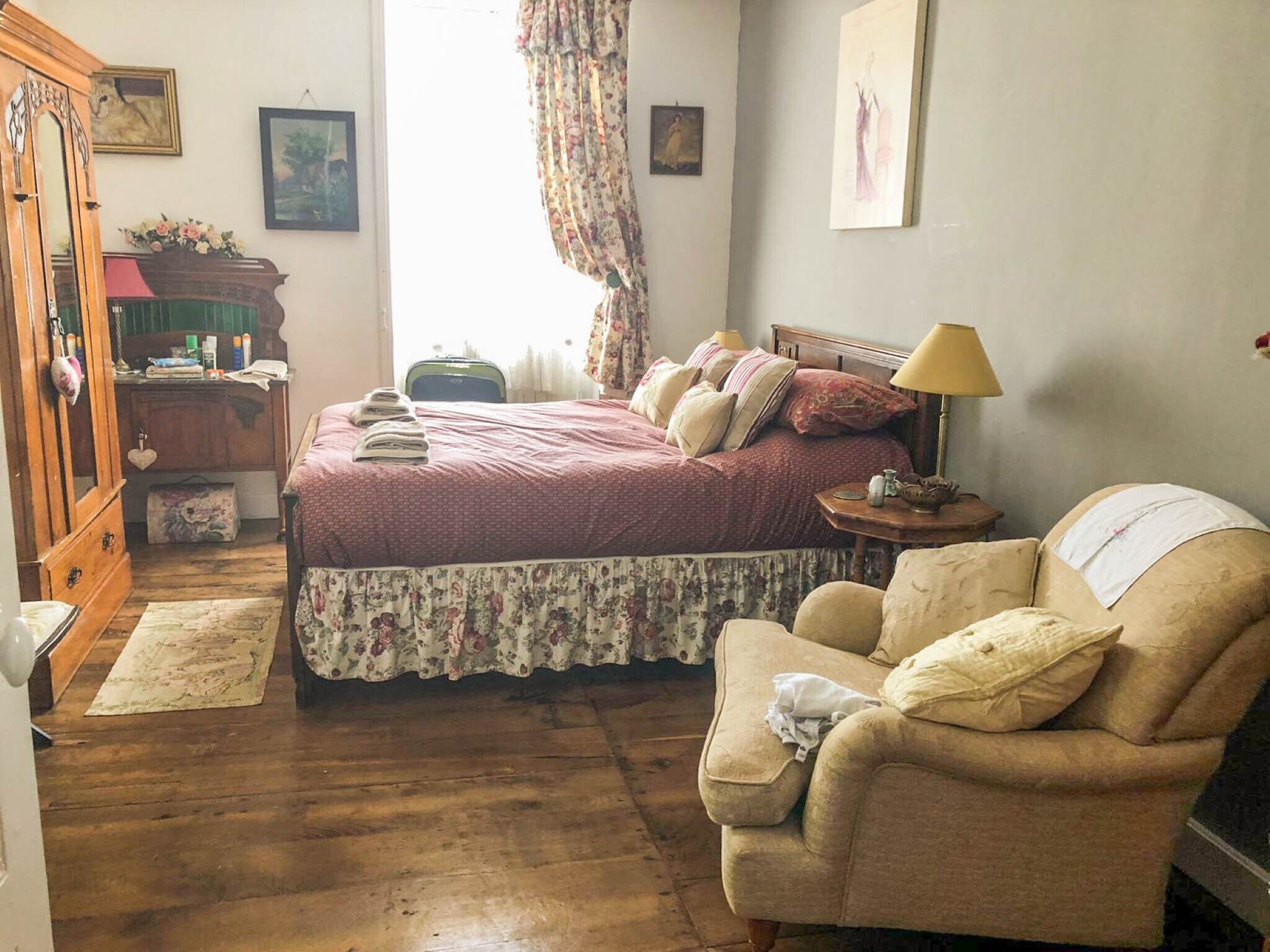 3 bedrooms, individually furnished