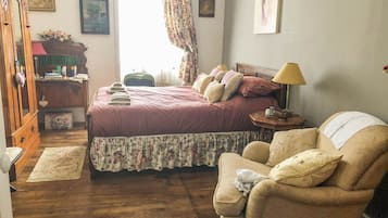 3 bedrooms, individually furnished