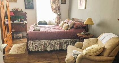 Authentic Holiday Home in Wooded Area in the Heart of Dordogne