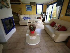 Fireplace, MP3 dock - Luxurious Villa With Private Pool in Moëlan-sur-mer (Moelan-sur-Mer)