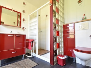 Shower - Vintage Castle in Clavy-warby France With Garden (Clavy-Warby)