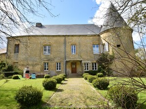 Exterior - Vintage Castle in Clavy-warby France With Garden (Clavy-Warby)