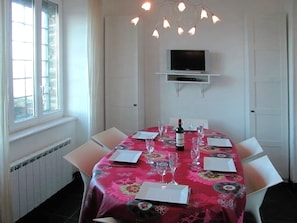 Dining - Luxurious Villa in Locquirec With Terrace (Locquirec)