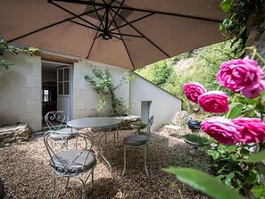 Balcony - Vintage Holiday Home in Loire With Sauna (Gennes-Val-de-Loire)