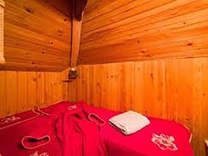 2 bedrooms, individually furnished - Vintage Holiday Home in Loire With Sauna (Gennes-Val-de-Loire)