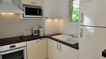 Fridge, microwave, oven, dishwasher