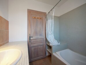 Bathtub