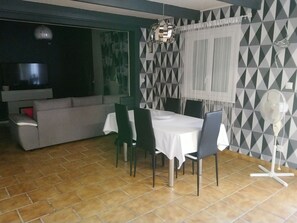 Living room - Spacious Villa in Murviel-lès-béziers With Terrace (Cessenon-sur-Orb)