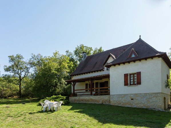 Exterior - House With Huge Private Grounds in the Fine Surroundings of Labastide-du-vert (Labastide-du-Vert)