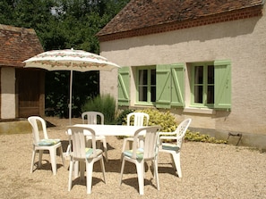Balcony - Holiday Home With Large Garden and Private Lake in the Lovely Surroundings of Beauchamps (Beauchamps-sur-Huillard)