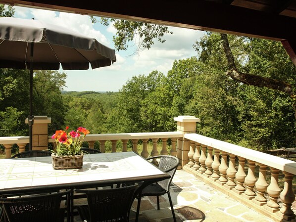 Balcony - Quiet Cottage in Pontcirq, With Wifi, Private Pool and Beautiful Garden (Pontcirq)