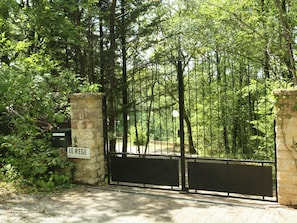 Unclassified image, 2 of 35, button - Quiet Cottage in Pontcirq, With Wifi, Private Pool and Beautiful Garden (Pontcirq)