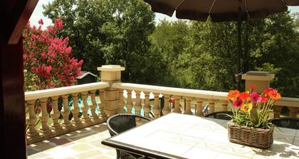 Quiet Cottage in Pontcirq, With Wifi, Private Pool and Beautiful Garden