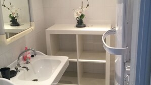 Unclassified image, 3 of 24, button - Modern Apartment In Agon-coutainville With Terrace (Agon-Coutainville)