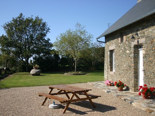 Stone Holiday House 2,5 km From the sea