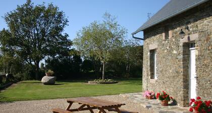 Stone Holiday House 2,5 km From the sea