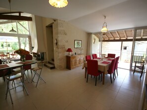 Fireplace, DVD player - Characteristic, Modern House With Pool and Jacuzzi in Southern France (Avezan)