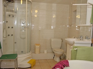 Bathroom - Detached Holiday Home on a Hill With a Phenomenal View of the Morvan (Onlay)