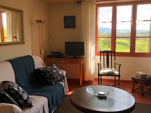 Living room - Detached Holiday Home on a Hill With a Phenomenal View of the Morvan (Onlay)