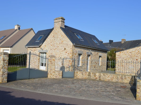 Unclassified image, 1 of 31, button - Modern Holiday Home in Créances With Terrace (Creances)