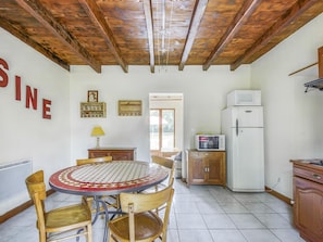 Dining - Charming Cottage in Devay With Illuminated Garden (Devay)