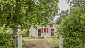 Unclassified image, 5 of 38, button - Charming Cottage in Devay With Illuminated Garden (Devay)