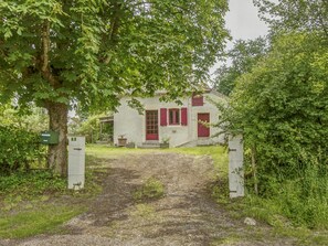 Reception - Charming Cottage in Devay With Illuminated Garden (Devay)