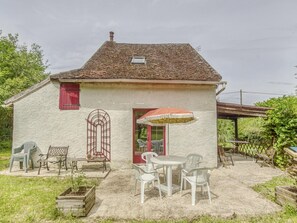 Exterior - Charming Cottage in Devay With Illuminated Garden (Devay)
