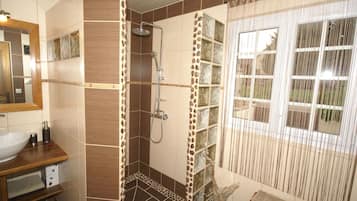 Shower, towels