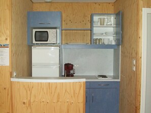 Microwave, dishwasher, electric kettle, toaster - Semi-detached Chalet With a Terrace 100 m. From the Beach (Giffaumont-Champaubert)