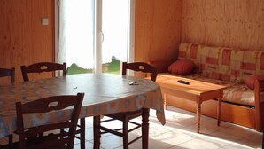 Living room - Semi-detached Chalet With a Terrace 100 m. From the Beach (Giffaumont-Champaubert)