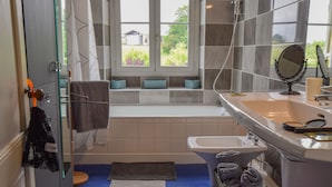 Unclassified image, 5 of 36, button - Spacious Holiday Home in Labastide-d'armagnac With Pool (Saint-Julien-d'Armagnac)