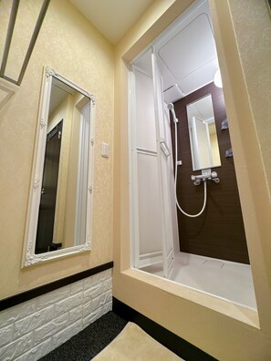 Shower, free toiletries, hair dryer, electronic bidet - Homee Osaka (Osaka)