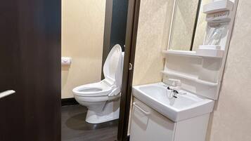 Standard-Doppelzimmer (102) | Badezimmer