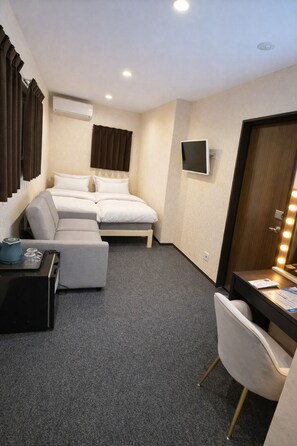Standard Double Room (202) - Homee Osaka (Osaka)