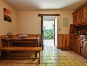 Dining - Romantic Holiday Home in Dégagnac With Large Garden in Historical Surroundings (Degagnac)