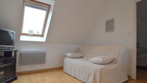 1 bedroom, individually furnished
