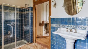 Shower - Luxurious Castle in Saux With Private Swimming Pool (Saux)