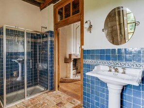Shower - Luxurious Castle in Saux With Private Swimming Pool (Saux)
