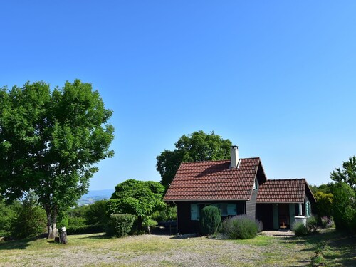 Idyllic Hilltop Holiday Home in Dettey Near Forest