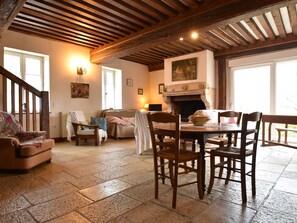 Dining - Authentic Rural House With Garden in Central France (Saint-Loup-Geanges)