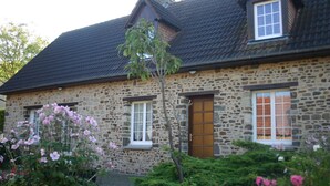 Exterior - Cozy Holiday Home in Bolleville With Terrace (La Haye)