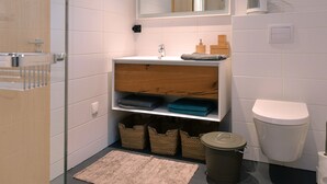 Shower, towels - New High Quality Chalet Near Colmar, in the Heart of the Wine Route and in the Middle of the Forest (Labaroche)