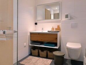 Shower, towels - New High Quality Chalet Near Colmar, in the Heart of the Wine Route and in the Middle of the Forest (Labaroche)