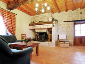 Fireplace, DVD player, MP3 dock - Spacious Holiday Home in Saint-mézard With a Swimming Pool (Saint-Mezard)