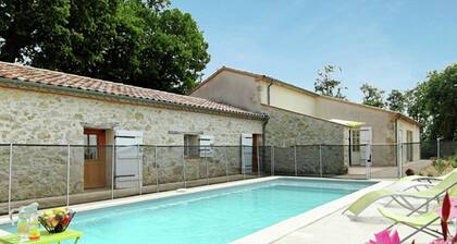 Spacious Holiday Home in Saint-mézard With a Swimming Pool