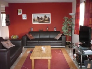 DVD player, MP3 dock - Charming Holiday Home in Payrac With Swimming Pool (Payrac)