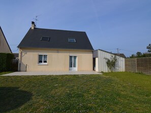 Balcony - Charming Holiday Home In Denneville With Garden (Denneville)