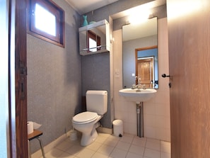 Shower - Cozy Holiday Home in Saint-pierre-le-vieux With a Terrace (Saint-Pierre-le-Vieux)